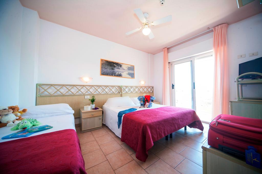 Hotel Doge Alba Adriatica Camera foto