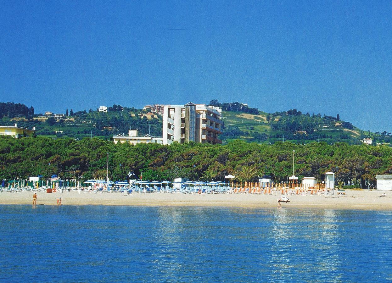 Hotel Doge Alba Adriatica Esterno foto